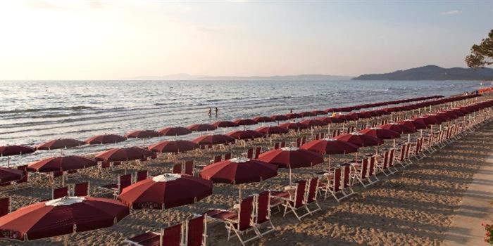 Appartamento 4 Posti Letto N 238 Presso Residence Golf Hotel Punta Ala Exterior foto
